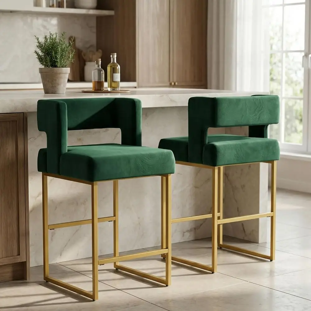 Home Bar Stools - グリーンベルベットのバースツール2脚セット、ゴールドメタルの脚付き、キッチンアイランドやホームバー用のカウンター高さの椅子
